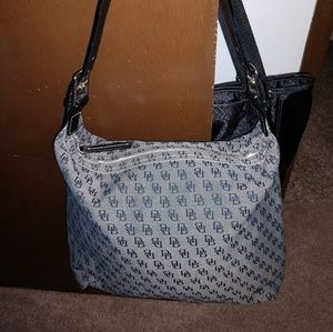 Dooney &Bourke